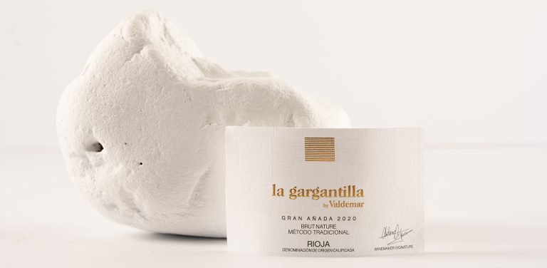 La Gargantilla by Valdemar